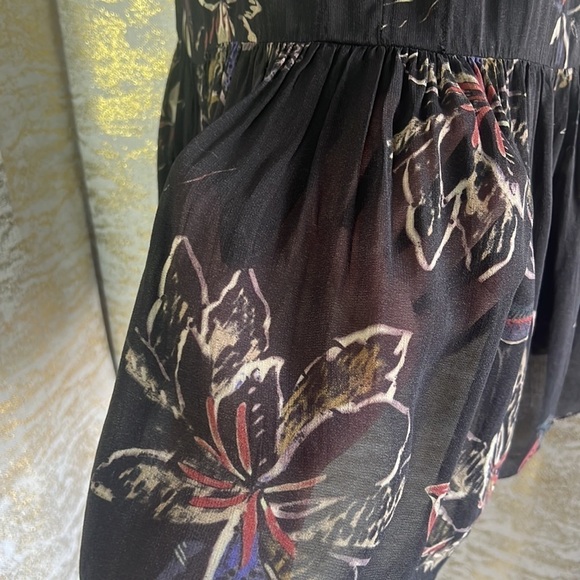 Aritzia Wilfred Nantes Flowy Floral Sleeveless Blouse Size M - Picture 10 of 16